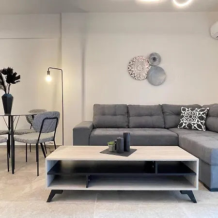 Modern Near Marina Flisvos Apartament