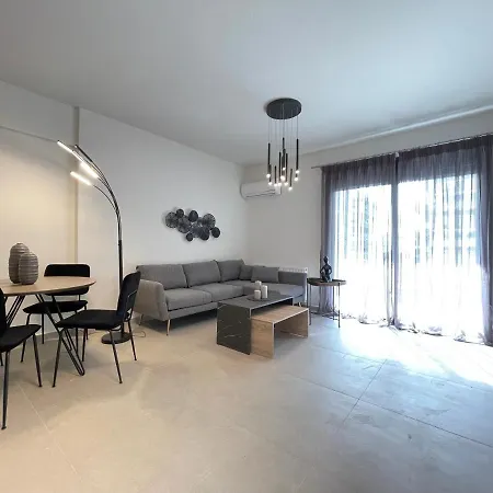 Modern Near Marina Flisvos Apartament