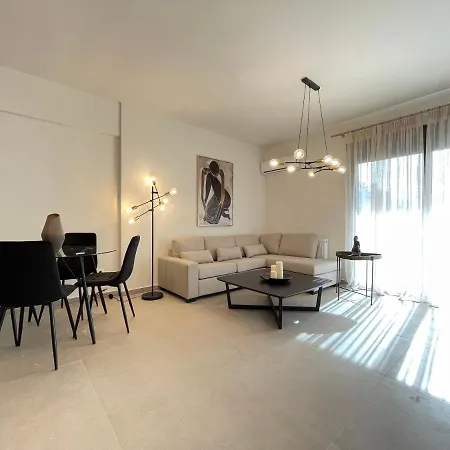 Modern Near Marina Flisvos Apartament